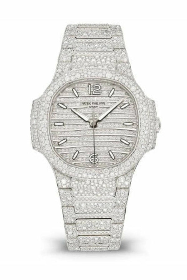Patek Philippe Nautilus Luxury Self-Winding Watch with Elegant Design Profile